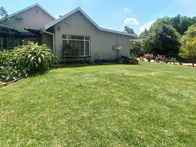 Fully Off-the-Grid Spacious 3/4-Bedroom Family Home in Secure Boomed-Off Area in Edleen - Photo 2