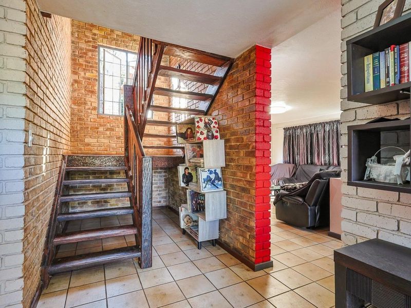 4 Bedroom For Sale , - Photo 4