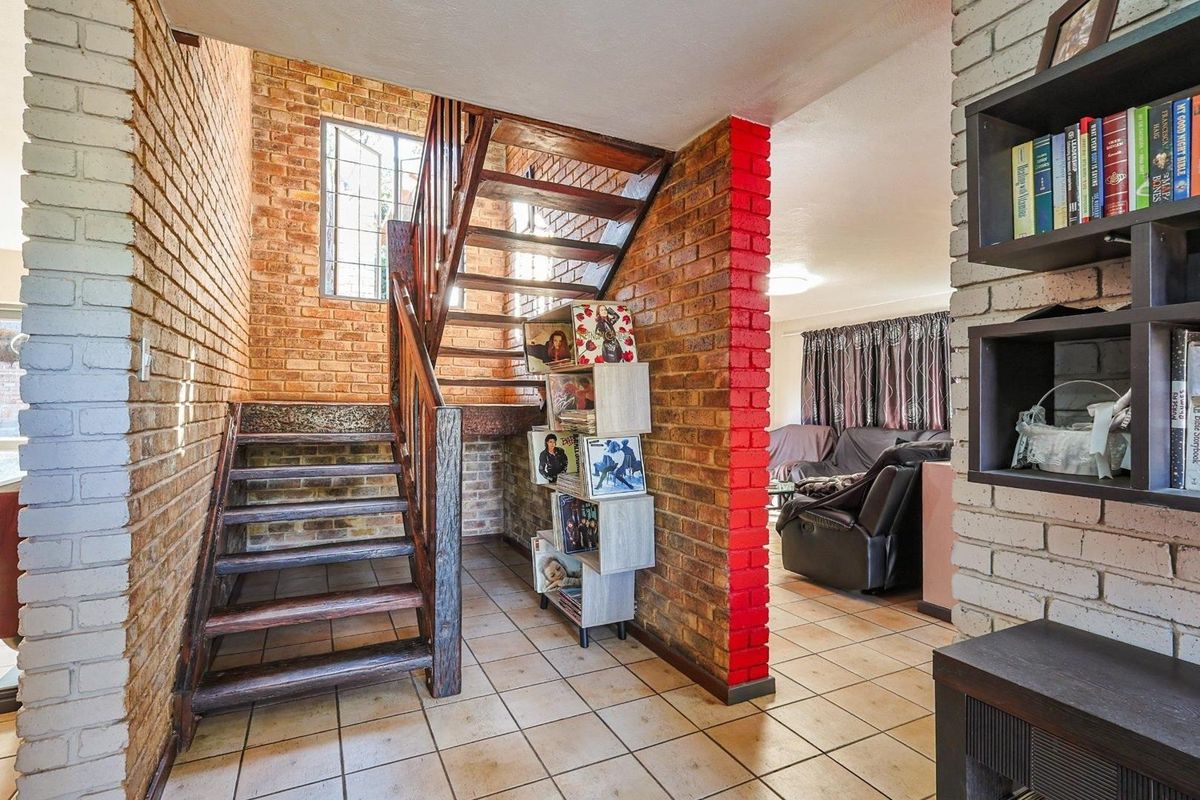 4 Bedroom For Sale , - Photo 4