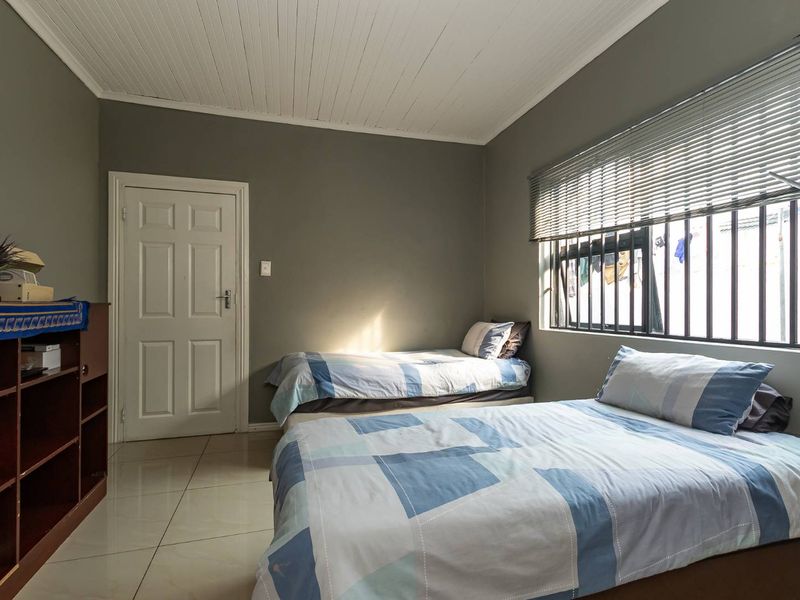 Family Home with Separate Entrance - Photo 10