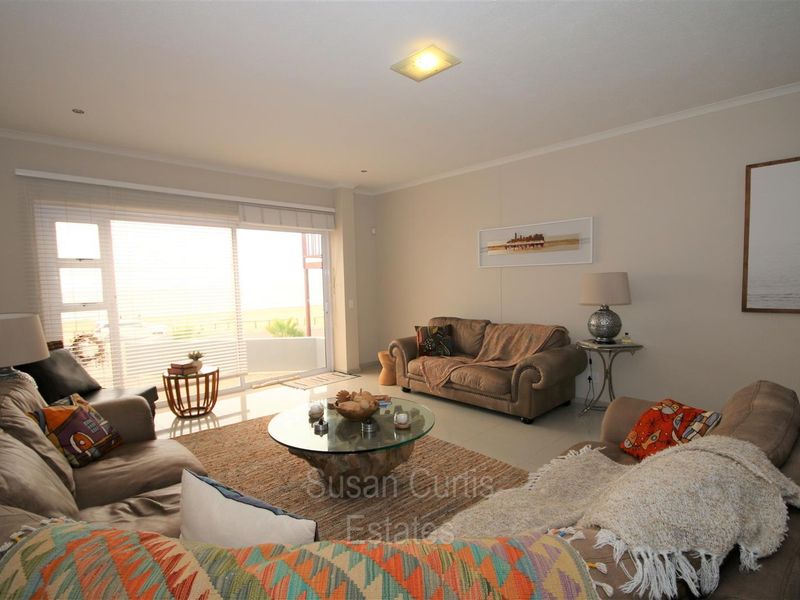 MODERN SEAFRONT TOWNHOUSE - Photo 3