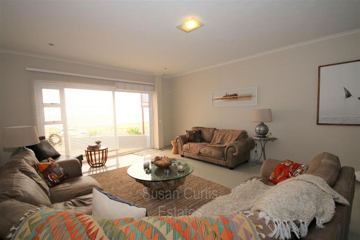 MODERN SEAFRONT TOWNHOUSE - Photo 3