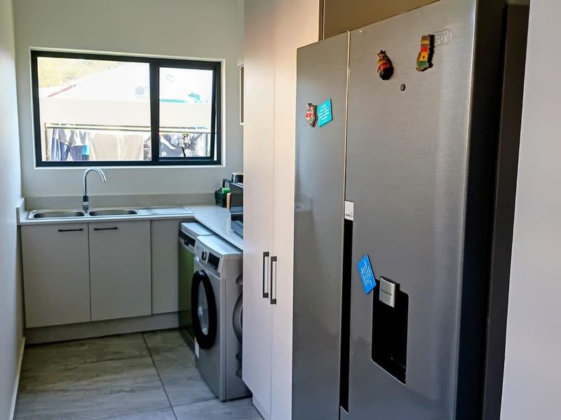 Modern 3 Bedroom 2.5 Bath EDGE-Certified Home To Rent - Photo 5