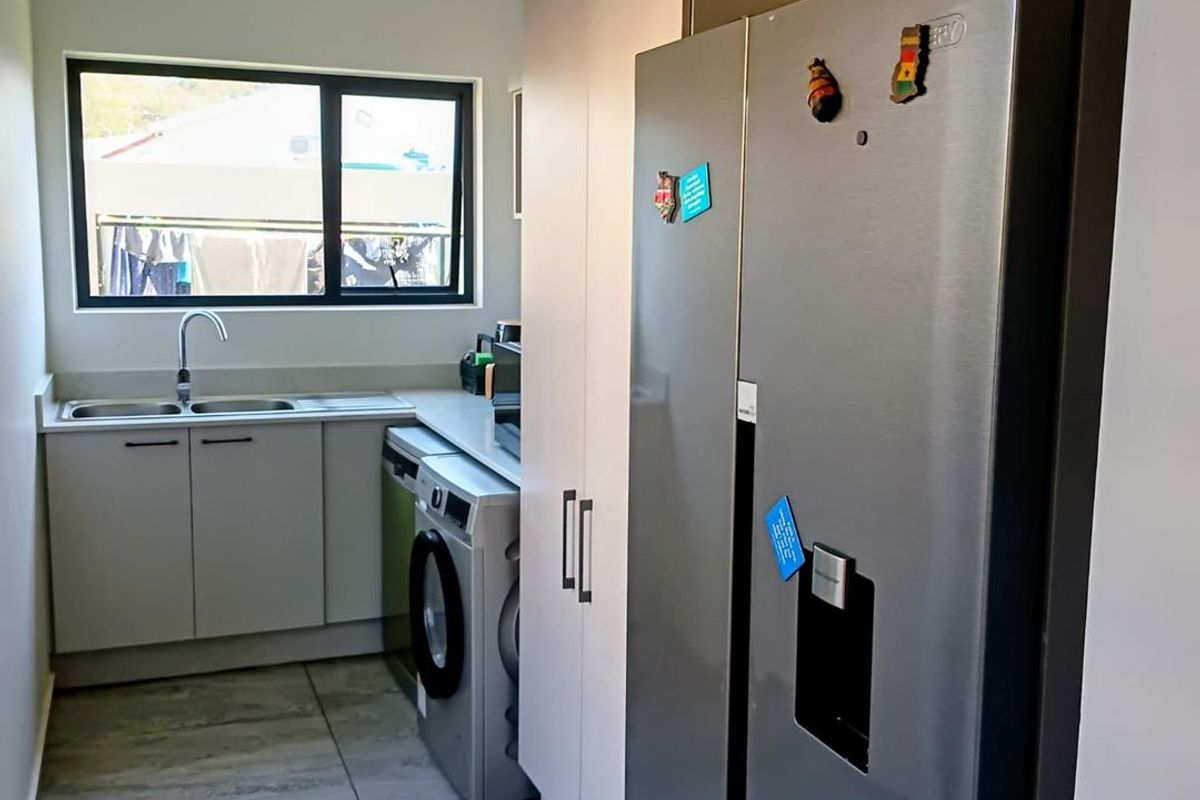 Modern 3 Bedroom 2.5 Bath EDGE-Certified Home To Rent - Photo 5