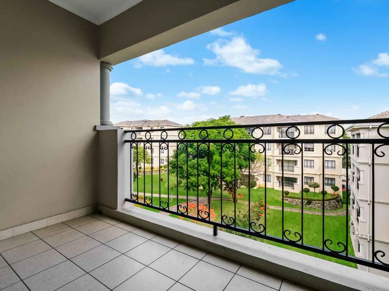 TOP FLOOR LOFT APARTMENT, BOASTING LOADS OF NAURAL LIGHT AND IN A FANTASTIC LOCATION - Photo 6