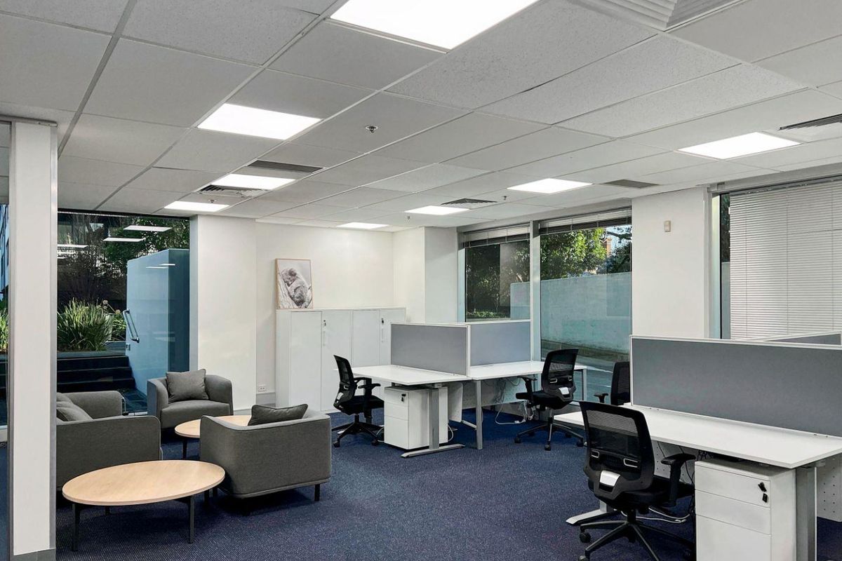 Private office space for 3 persons in Regus The Foundry - Photo 3