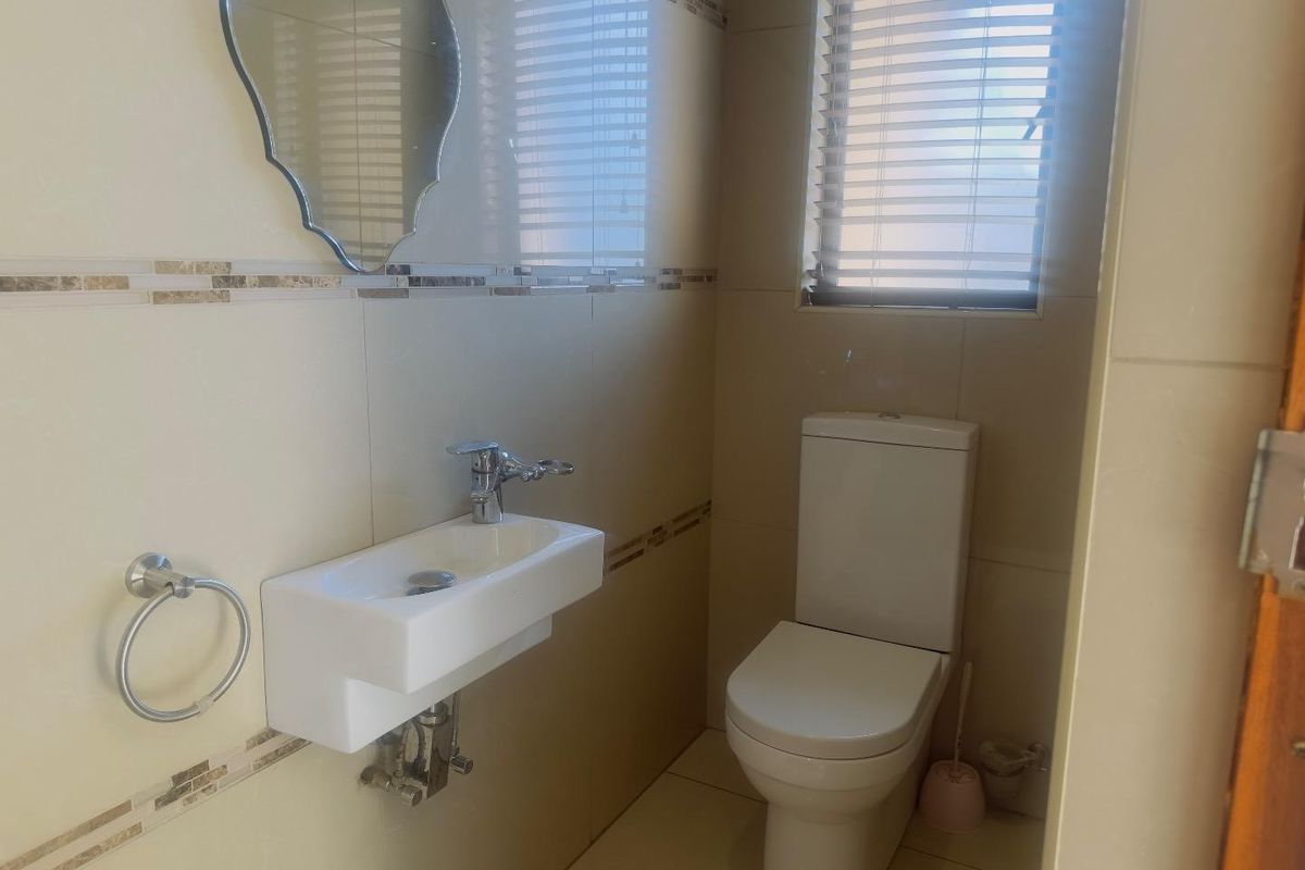 4 Bedroom House to Rent in Blue Valley Golf Estate - Photo 5