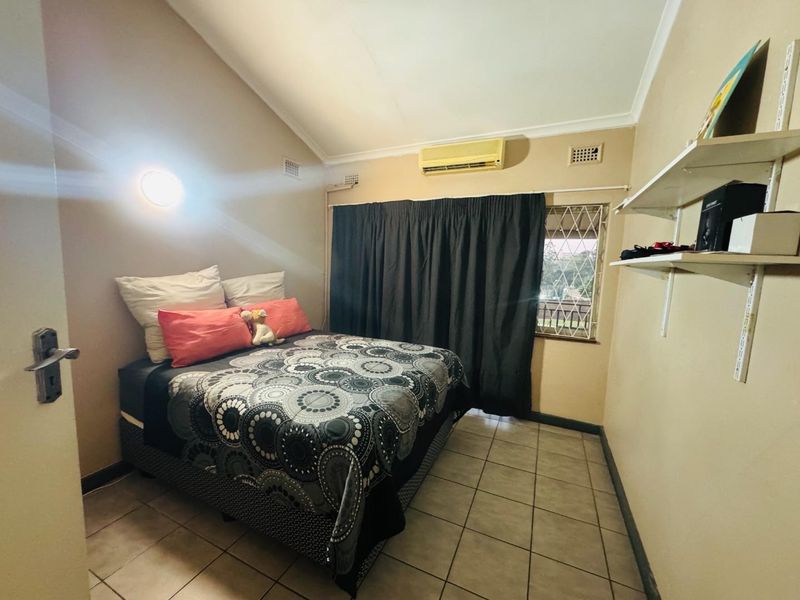 A very lovely 3,5 bedroom is now available to rent as from 1 July 2026 in a safe and secure suburb in Pinetown at Hatton Estate and close local amenities - Photo 7
