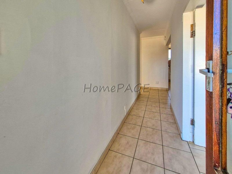 Meersig, Walvis Bay:  Attractive VERY NEAT 5 Bedr home with Flat is for Sale - Photo 5