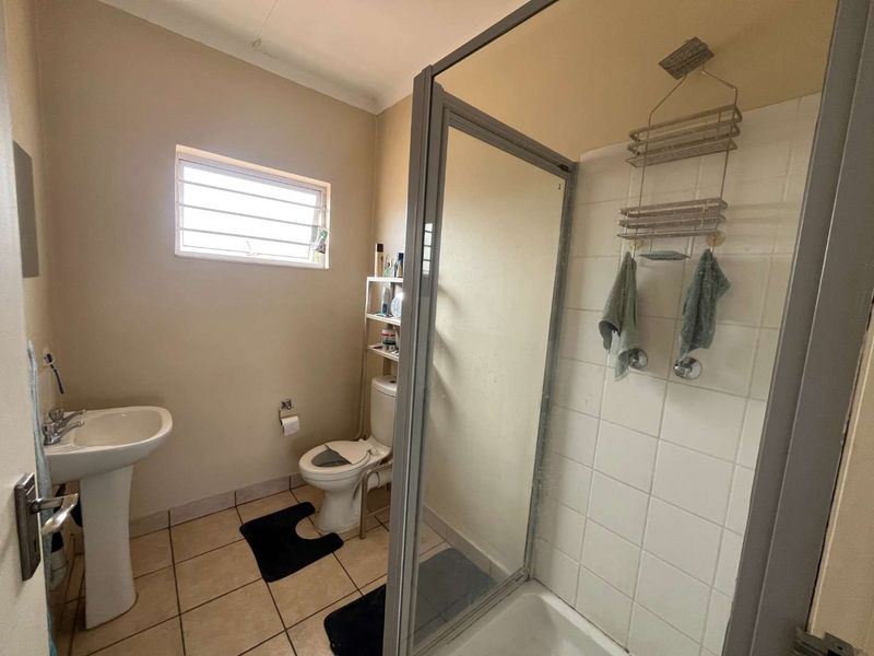 Perfect Start-Up Home with Exciting Potential! - Photo 5