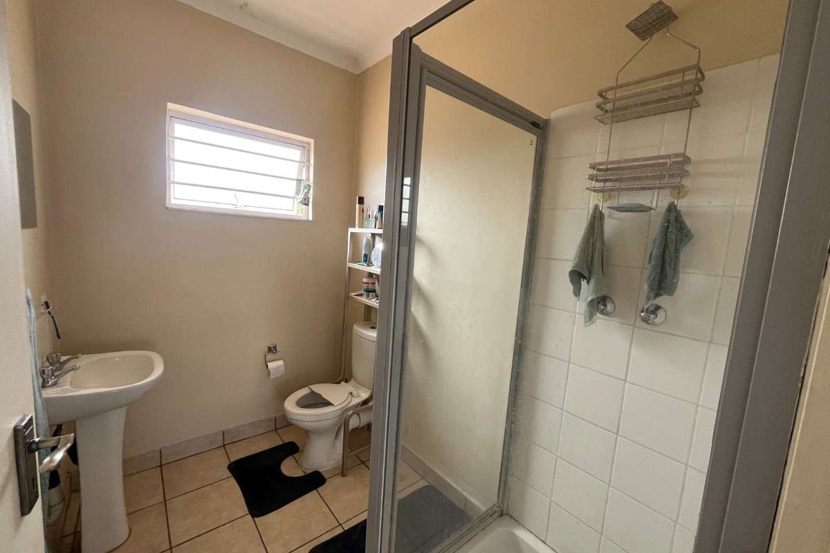 Perfect Start-Up Home with Exciting Potential! - Photo 5