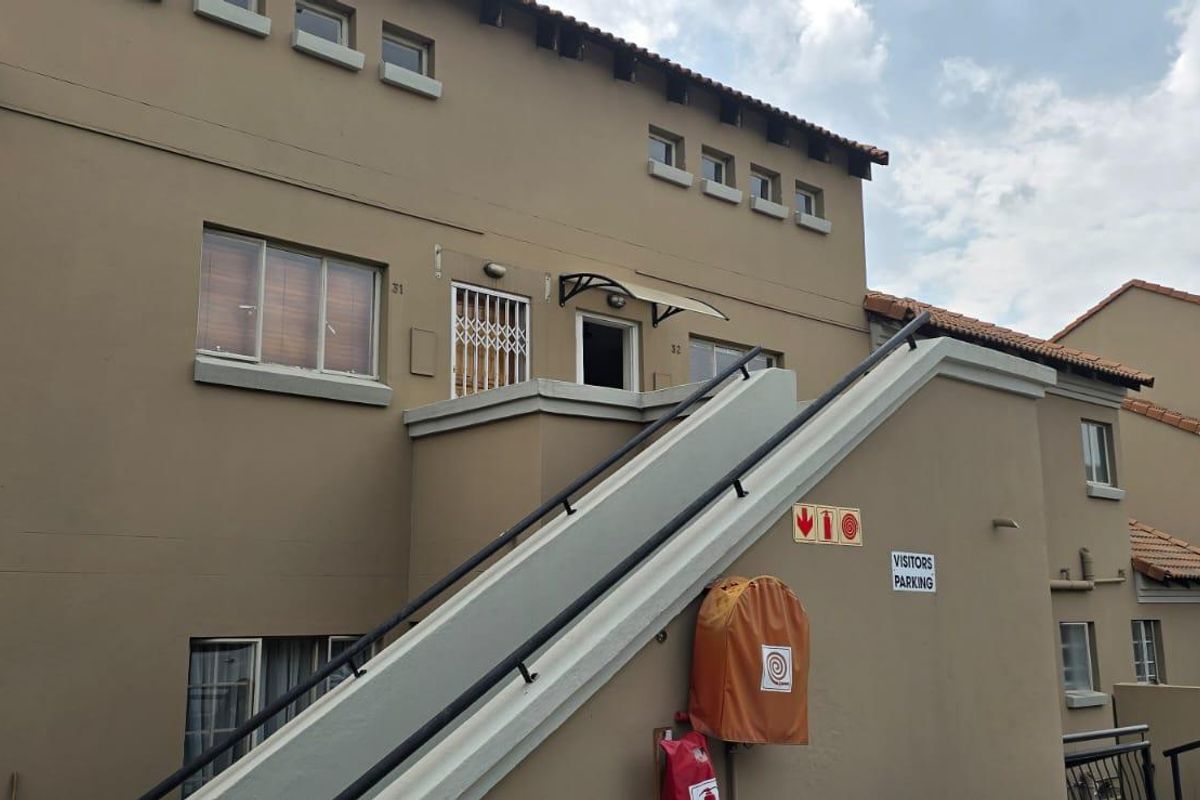 2 Bedroom Townhouse in Glen Marais - Photo 3