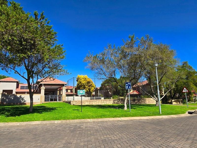 From The Perfect Retreat to Entertainers Dream & Everything In Between. - Photo 4