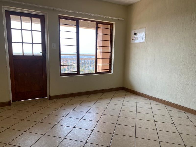 Neat and Cozy 2 Bedroom, 1 Bathroom, Second Floor Apartment - Photo 5