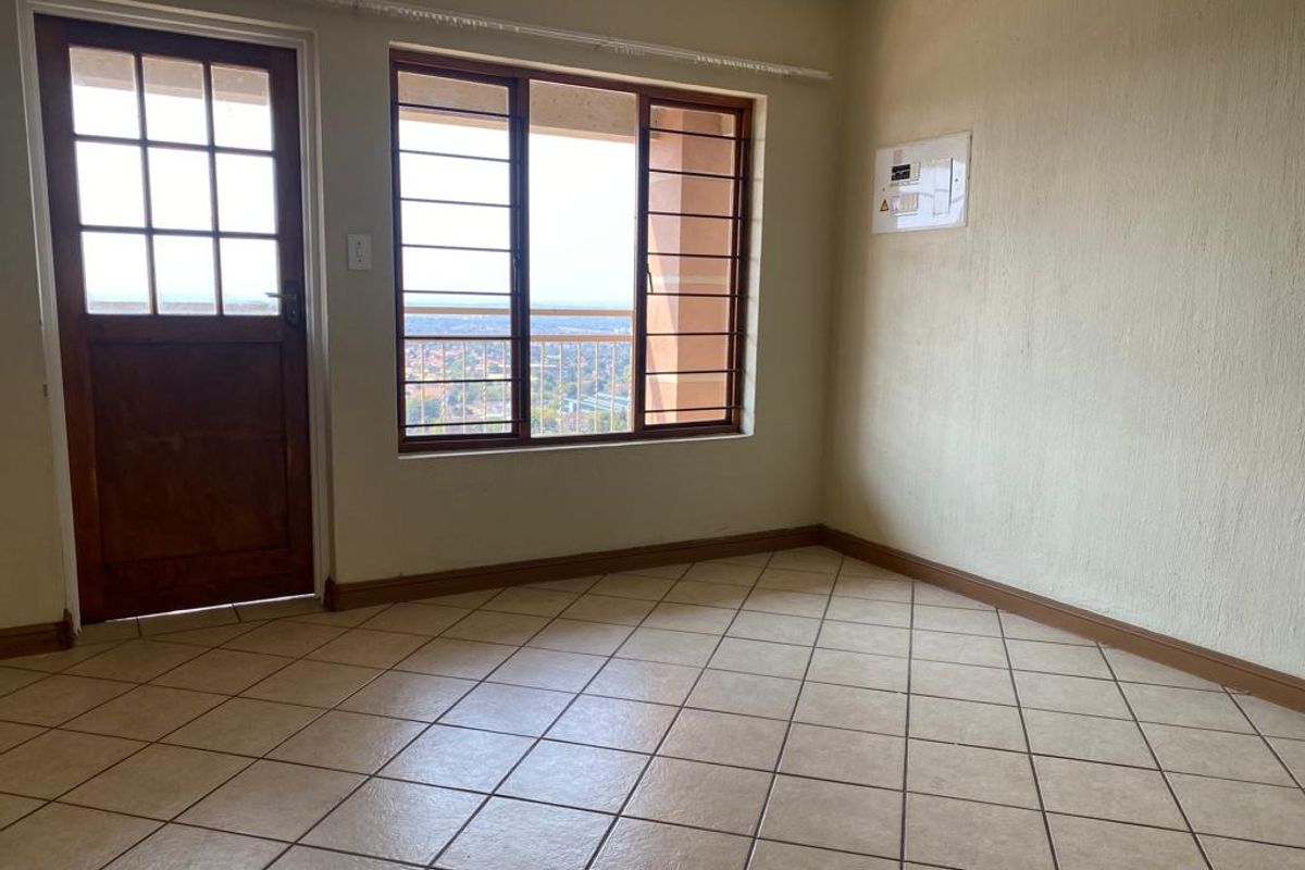 Neat and Cozy 2 Bedroom, 1 Bathroom, Second Floor Apartment - Photo 5