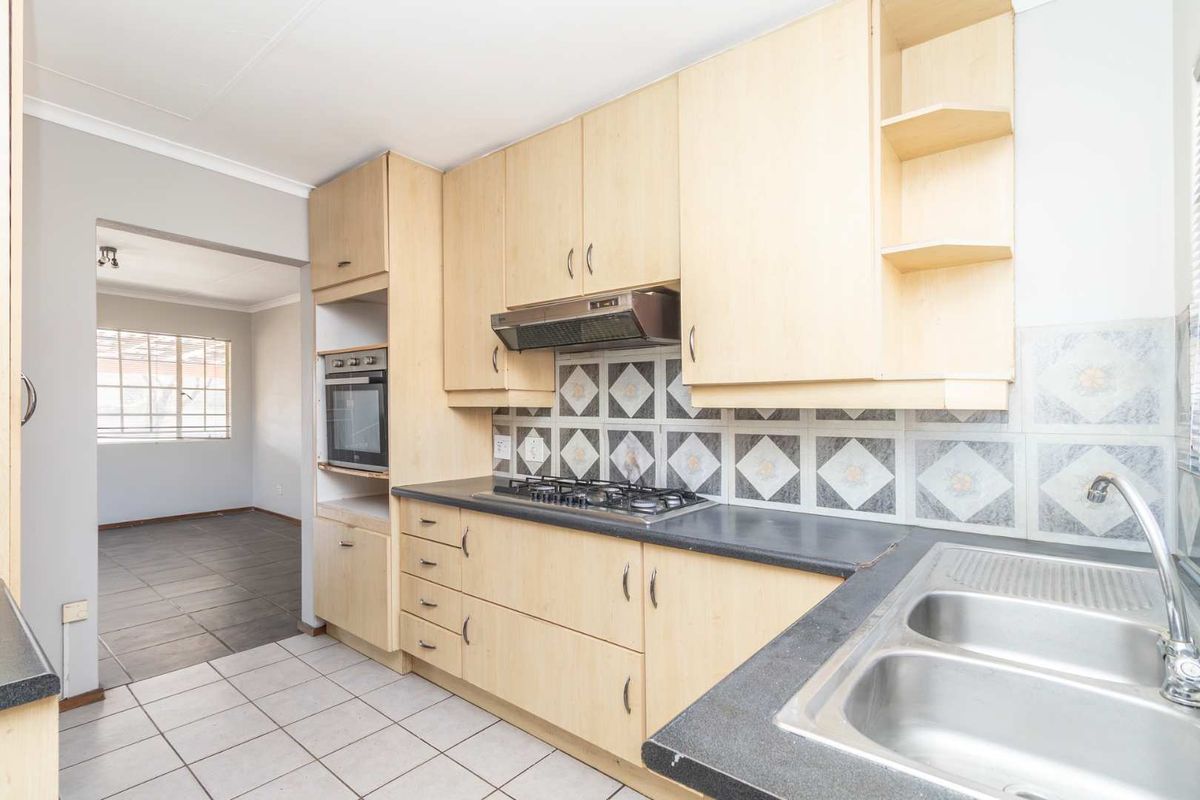 2 homes on one Property! Excellent Rental opportunity! - Photo 4