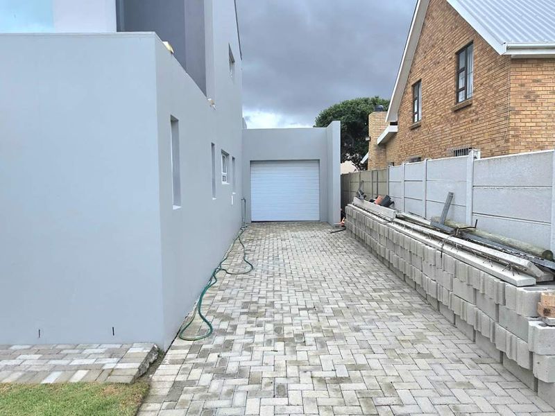 Spacious Coastal Home in Prime Franskraal Location! - Photo 5