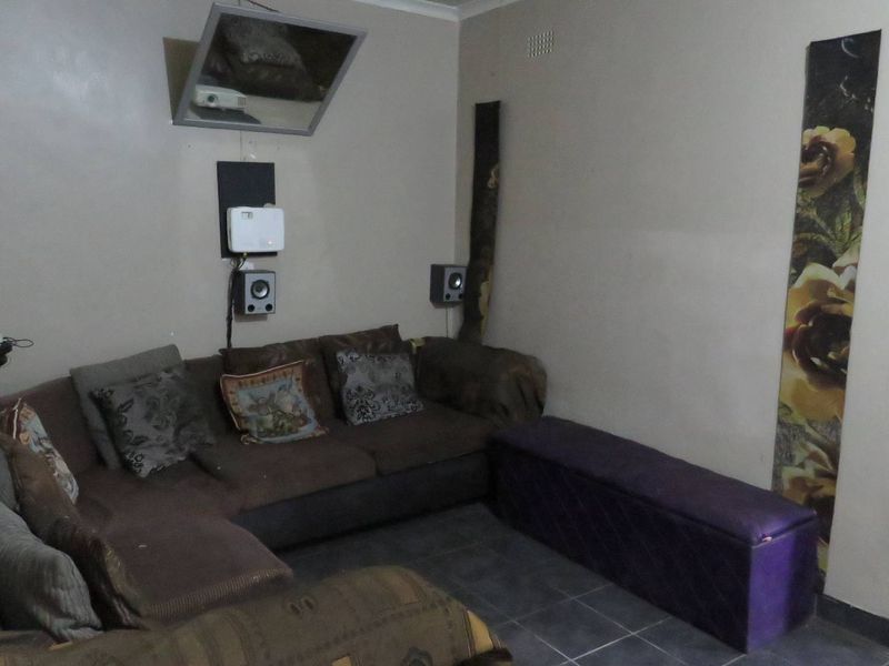 Corner Stand Comfort with Cottage & Cinema Flex Space - Photo 10