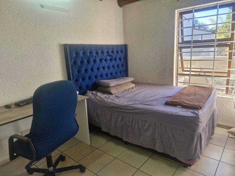 3 Bedroom Apartment with huge loft - Photo 8