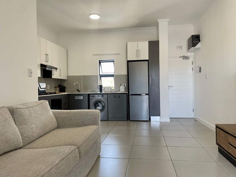 Top Floor 2 Bedroom apartment in Ballito Central - Photo 8