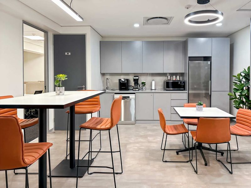 Find office space in Regus Waterside for 3 persons with everything taken care of - Photo 9