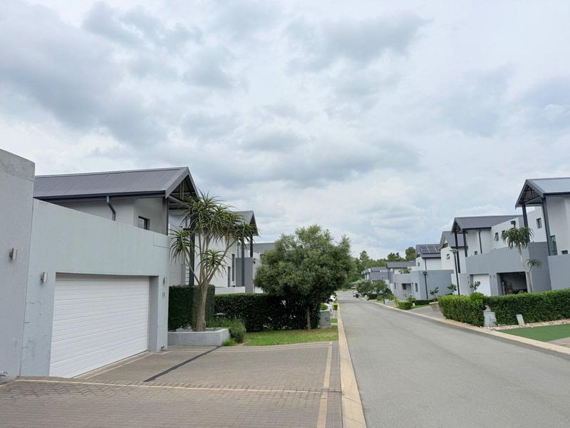 Spacious Serenity: Your Perfect Family Sanctuary Awaits! - Photo 2