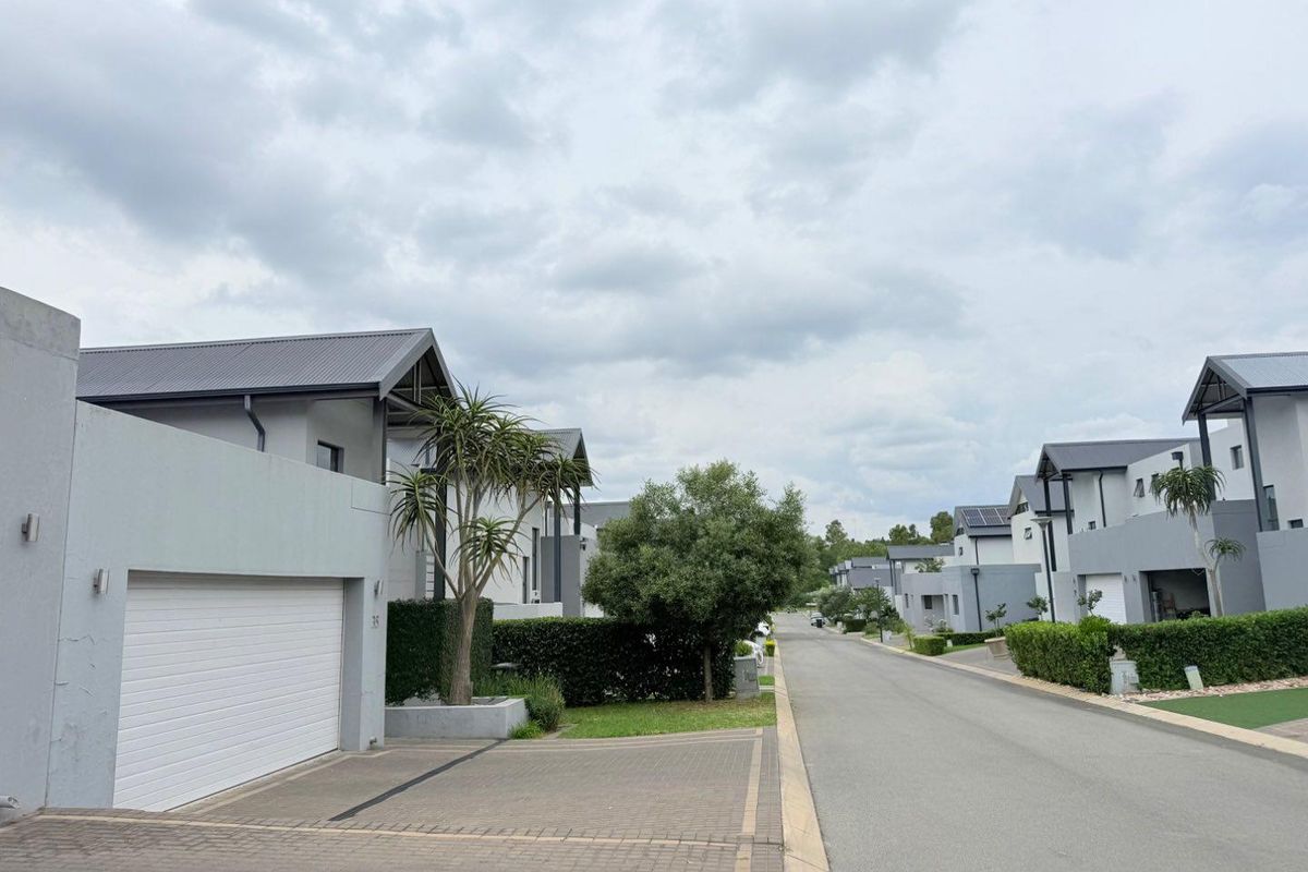 Spacious Serenity: Your Perfect Family Sanctuary Awaits! - Photo 2