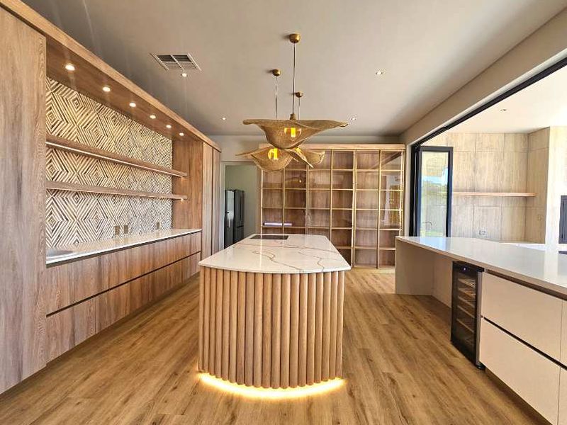 Modern Elegance: Stunning New 3-Bed Home with Pool - Photo 8