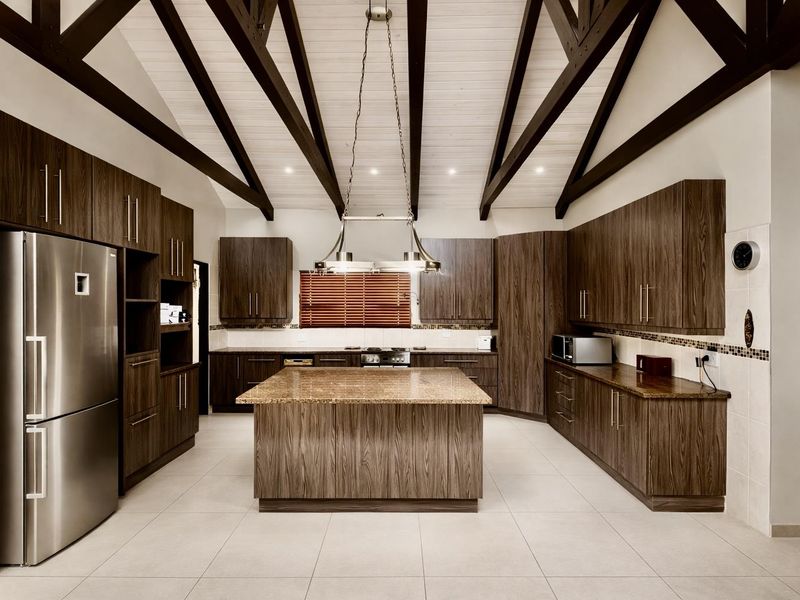 Open-Plan Bliss with Indoor BBQ & Lush Garden! - Photo 2