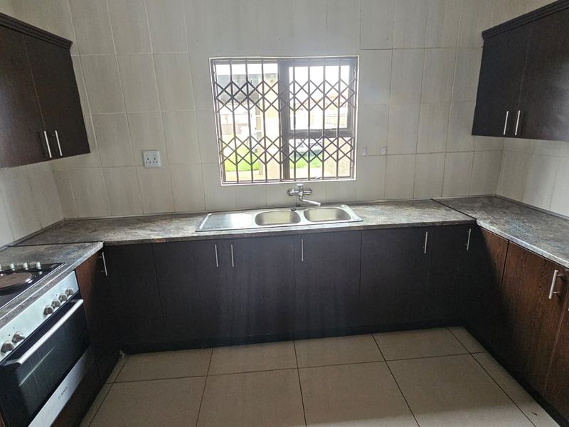 2 Houses with separate entry to buy in vryheid - Photo 6