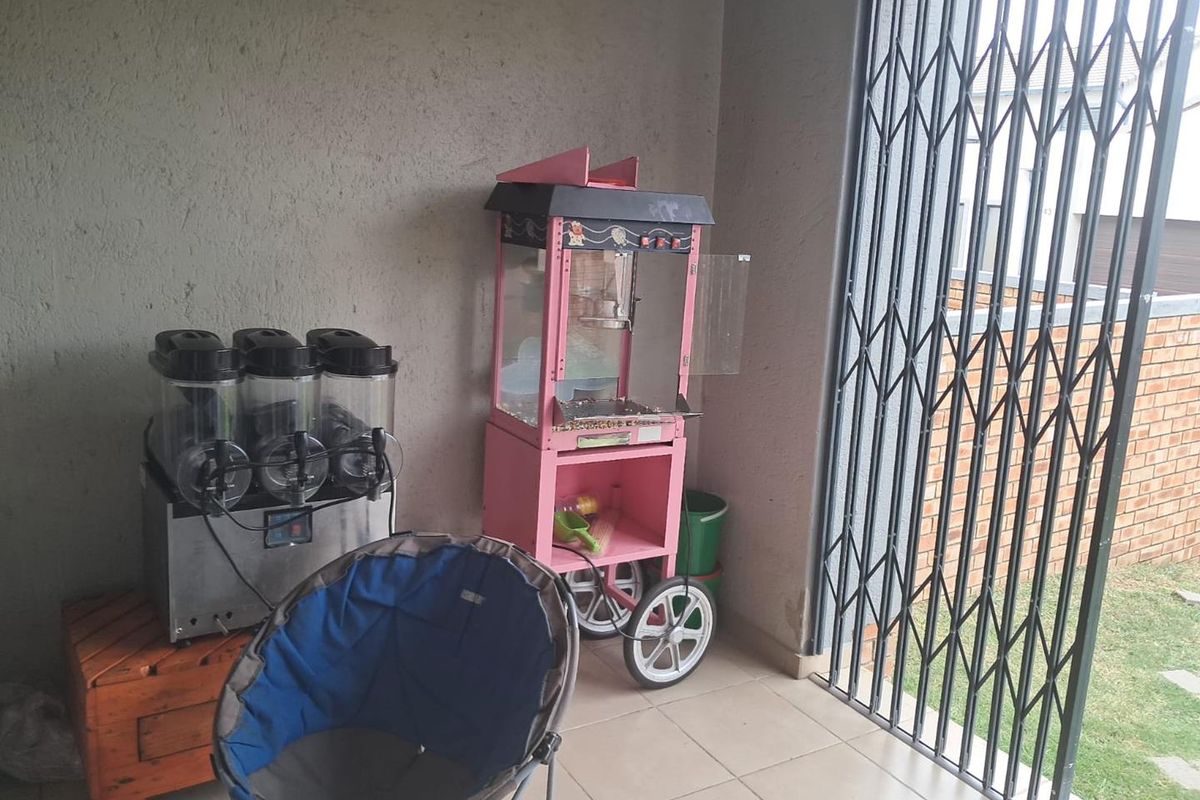 3 Bedroom Apartment for Sale - Photo 5