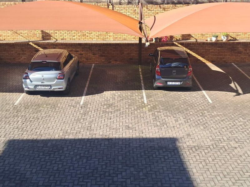 Spacious Apartment in Safe Complex! - Photo 4