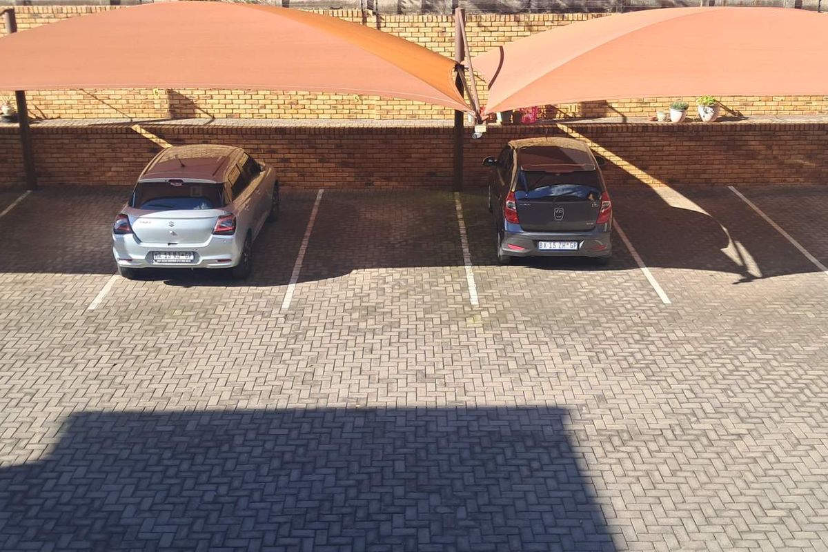 Spacious Apartment in Safe Complex! - Photo 4