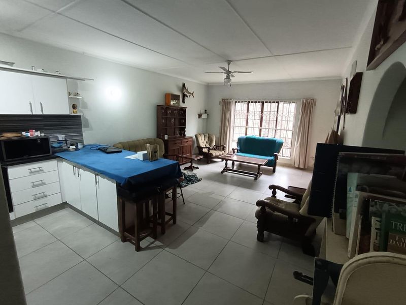 This 2 Bedroom house for sale in Amanzimtoti, Looking for a free-standing, pet friendly Townhouse in a good area! - Photo 4