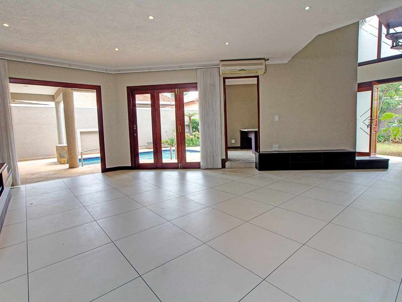 Luxurious Freestanding Home with Modern Finishes and Poolside Oasis - Photo 3