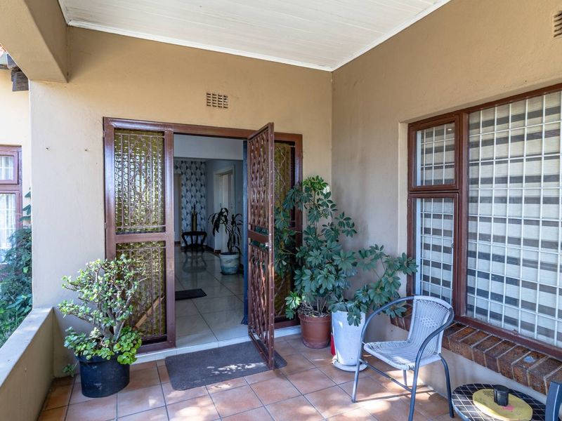 Family Home with Flatlet Near Hospital - Photo 5