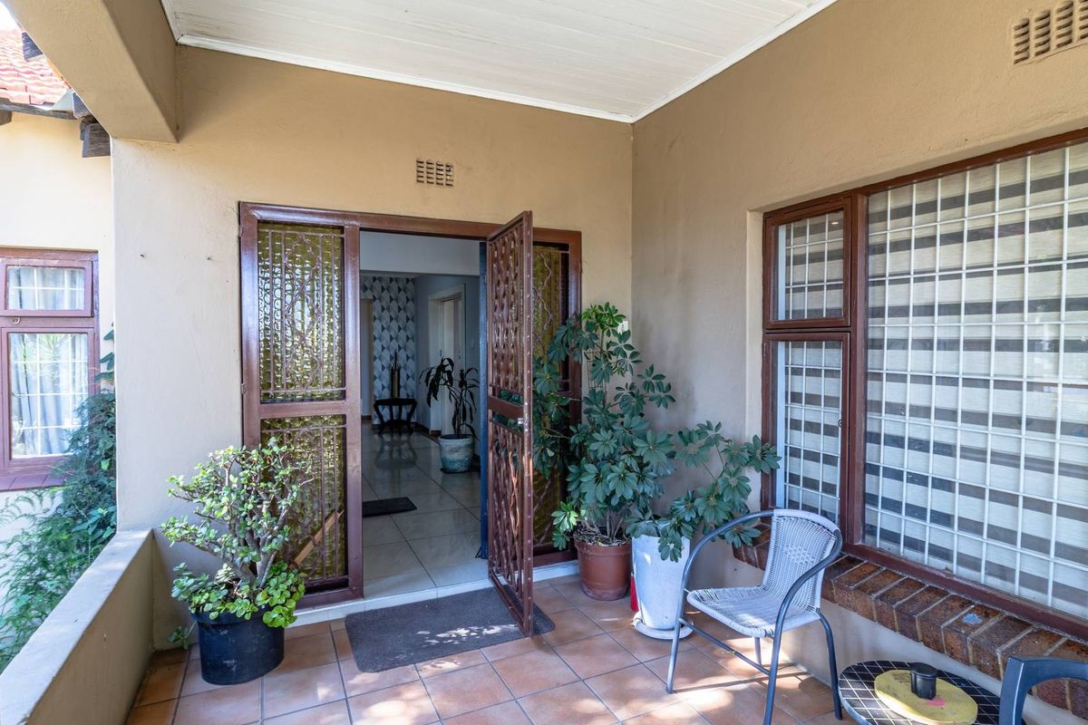 Family Home with Flatlet Near Hospital - Photo 5