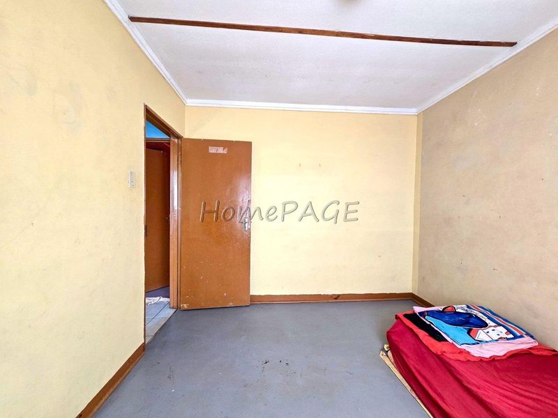 Outjo:  Basic Family Home with flat and double Garage for Sale - Photo 10