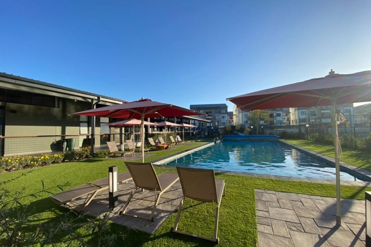 1 Bedroom Apartment in Sandown - Photo 2