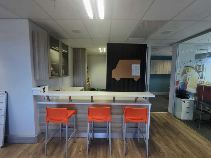 Turnkey 137m2 Plug-and-Play Office | Grosvenor Square, Century City - Photo 9