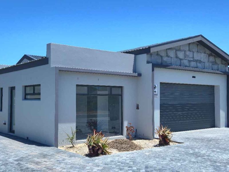 Brand New 5-Bedroom Coastal Home Just 150m from the Beach – No Transfer Duty! - Photo 2