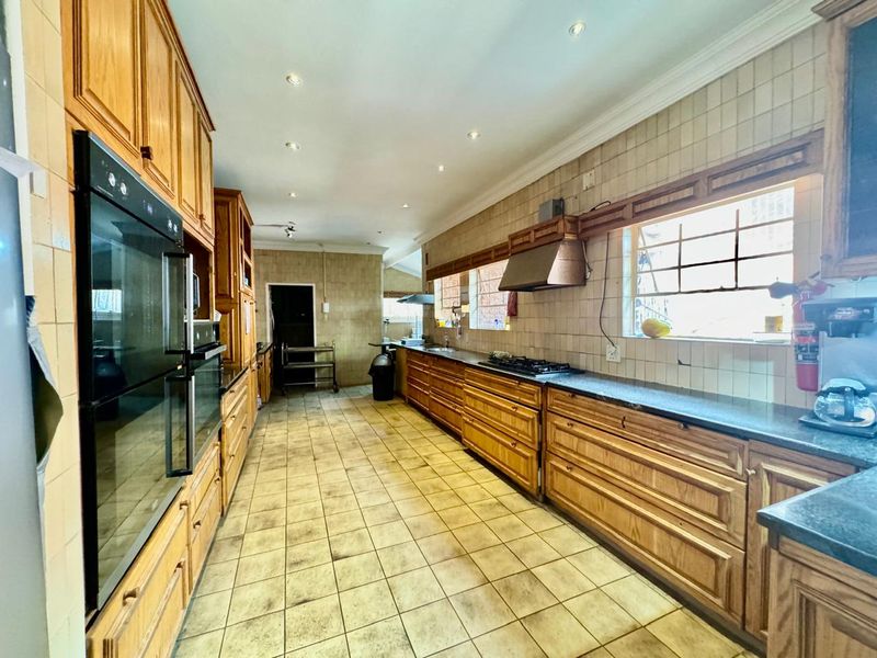 GUEST HOUSE FULLY FURNISHED FOR SALE IN PRETORIA NORTH - Photo 5