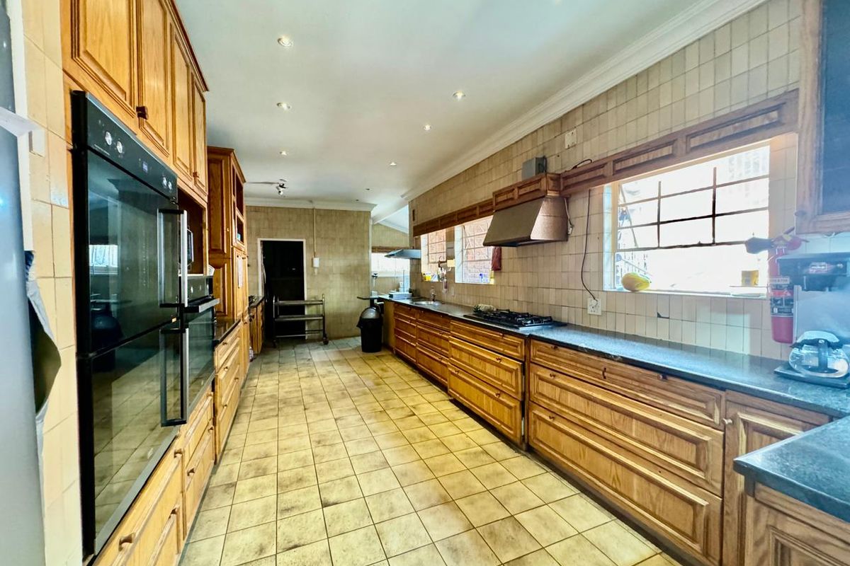 GUEST HOUSE FULLY FURNISHED FOR SALE IN PRETORIA NORTH - Photo 5