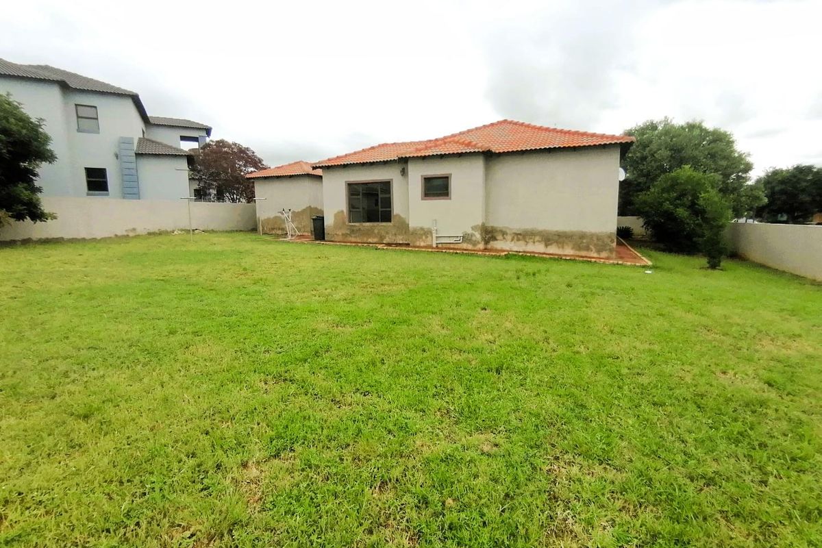5 Bedroom | 4 Bathroom Home – Security Estate Living - Photo 3