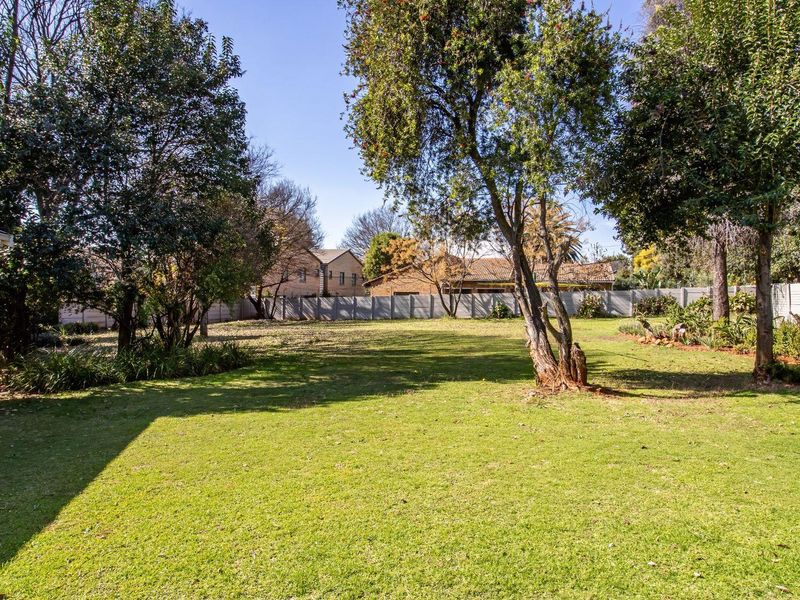 Spacious 4 Bedroom Family Home with Exceptional Living Areas in Fairland - Photo 9