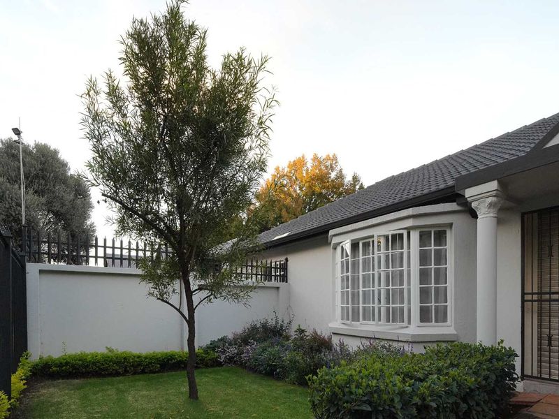 A beautiful family home in lovely Clubview over looking the gorgeous golf course. - Photo 4