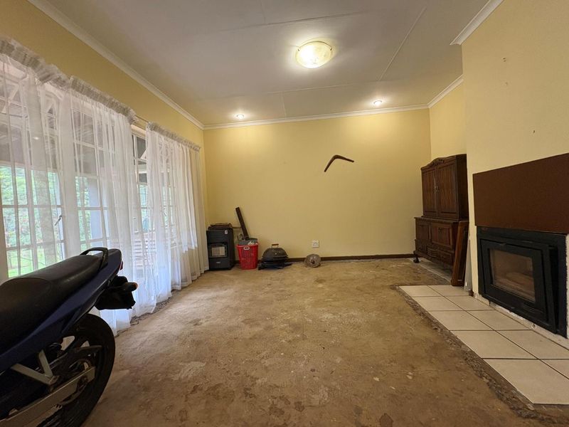 Charming 2-Bedroom Home with Spacious Yard in Henley on Klip - Photo 8