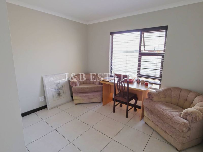 Ideal Starter Home - Photo 8