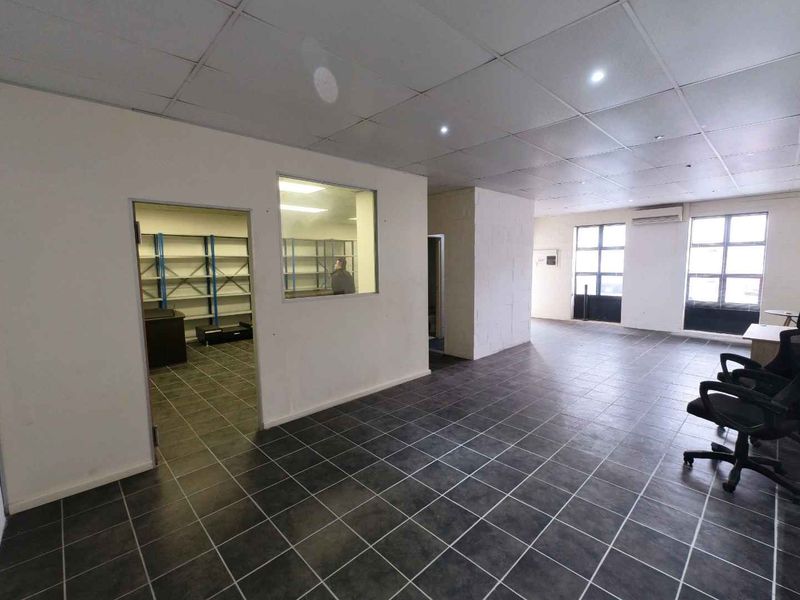 Warehouse/office To Let - Photo 2