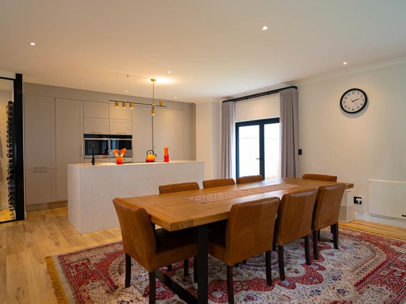 Luxury Four Bedroom Ensuite Home in Exclusive Bryanston Development - Photo 3